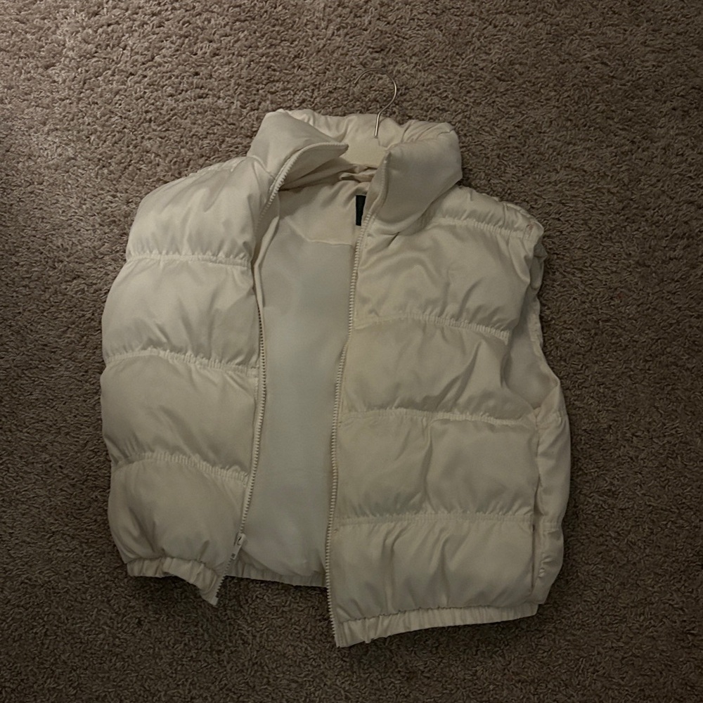 PacSun Cream Puffer Vest